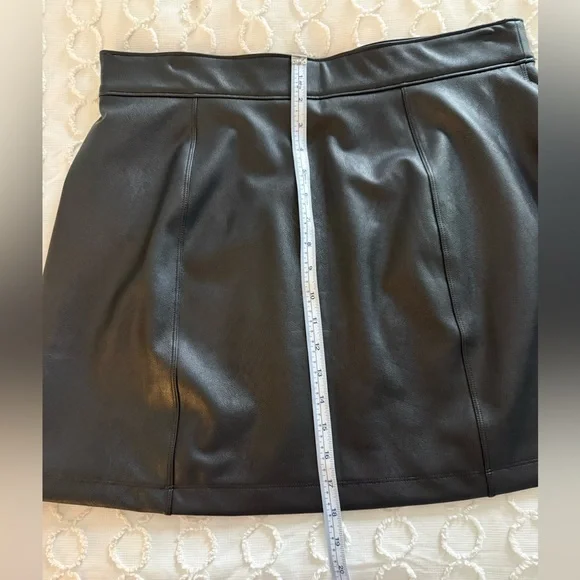 SPANX Black Leather Like mini skirt - Picture 5 of 7